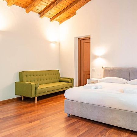 Appartamento Le Guglie In Piazza Castello - Centro Storico Milão Exterior foto