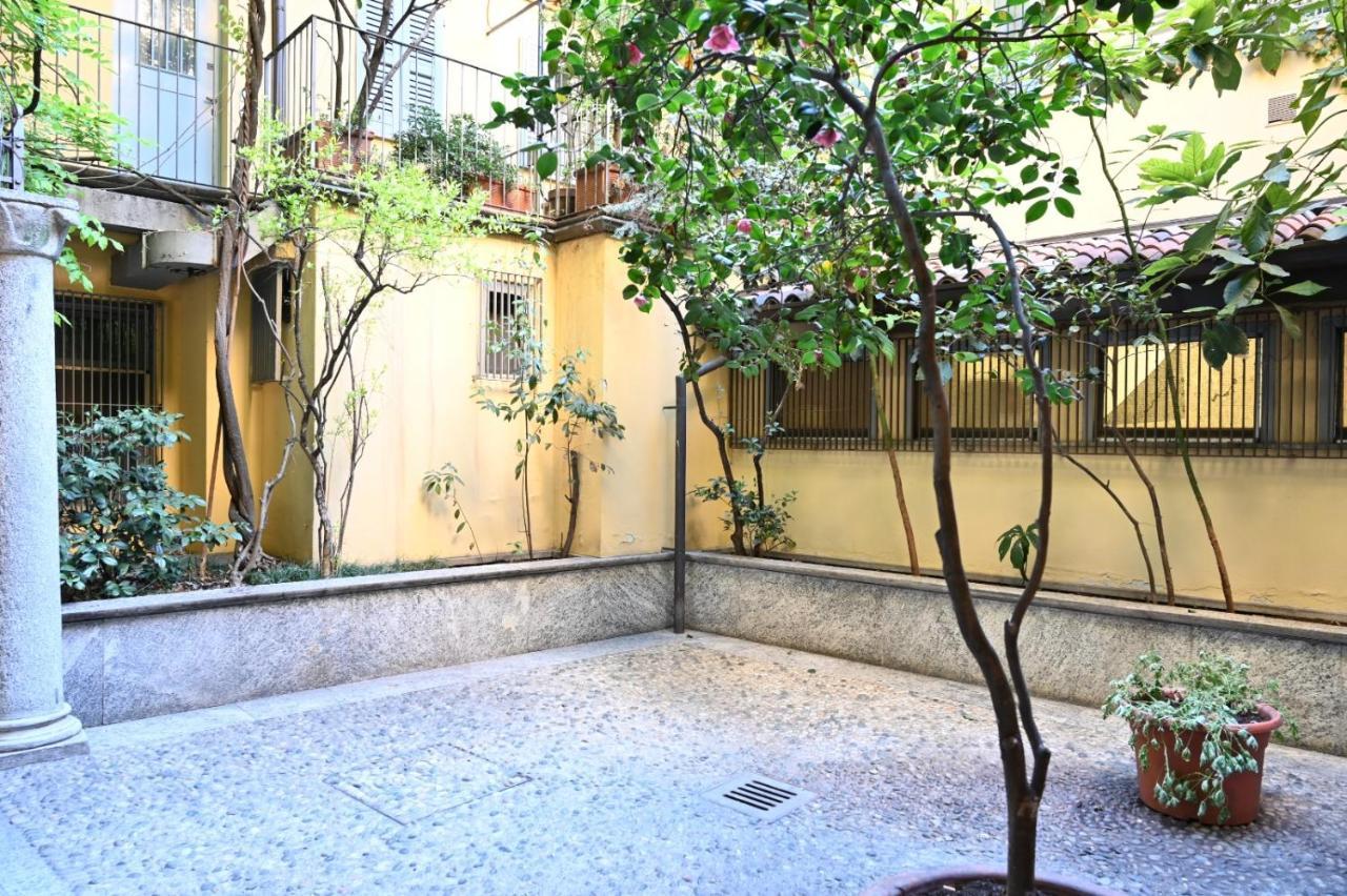 Appartamento Le Guglie In Piazza Castello - Centro Storico Milão Exterior foto
